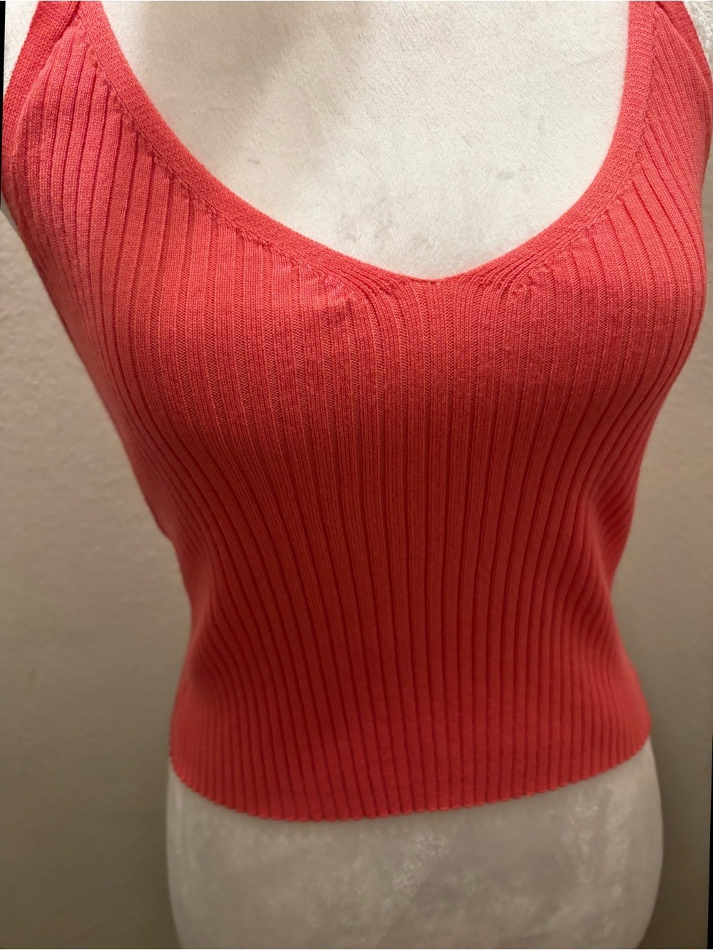 Cropped Pink Ribbed V-Neck Tank Top - Picture 5 of 7